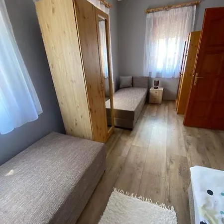 Aranypatko Vendeghaz Lovasudvar Tatil Evi Berzence